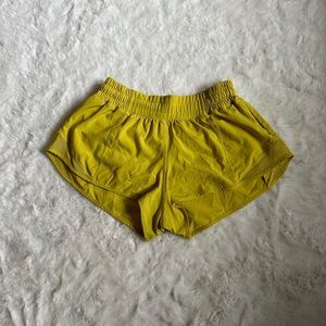 Lululemon Hotty Hot Low-Rise Lined Short 2.5”